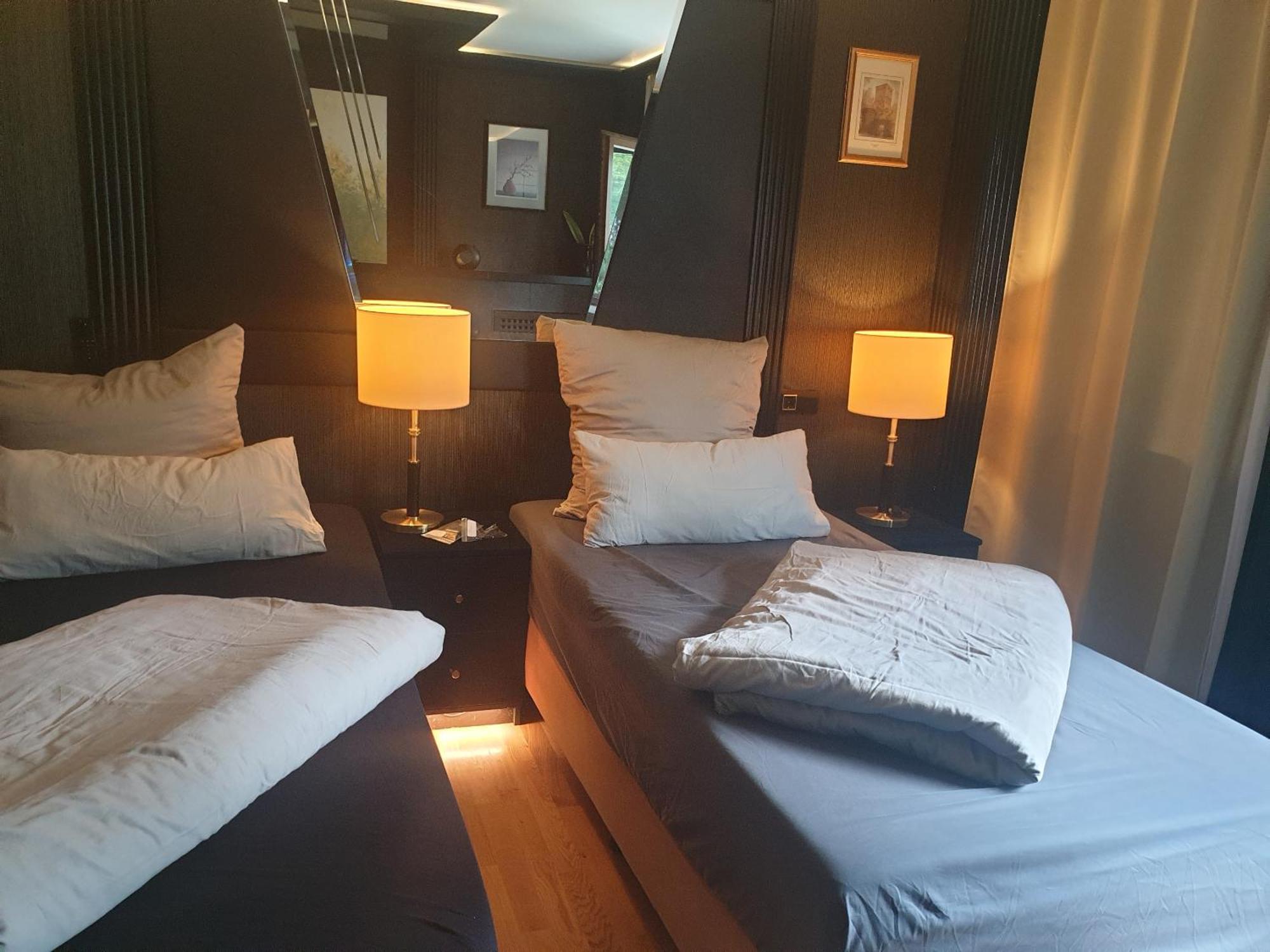 Miet-Kamp Ruhig, Zentral, Nahe Messe, Ausgefallenes Design 2 Schlafzimmer Berlín Exterior foto