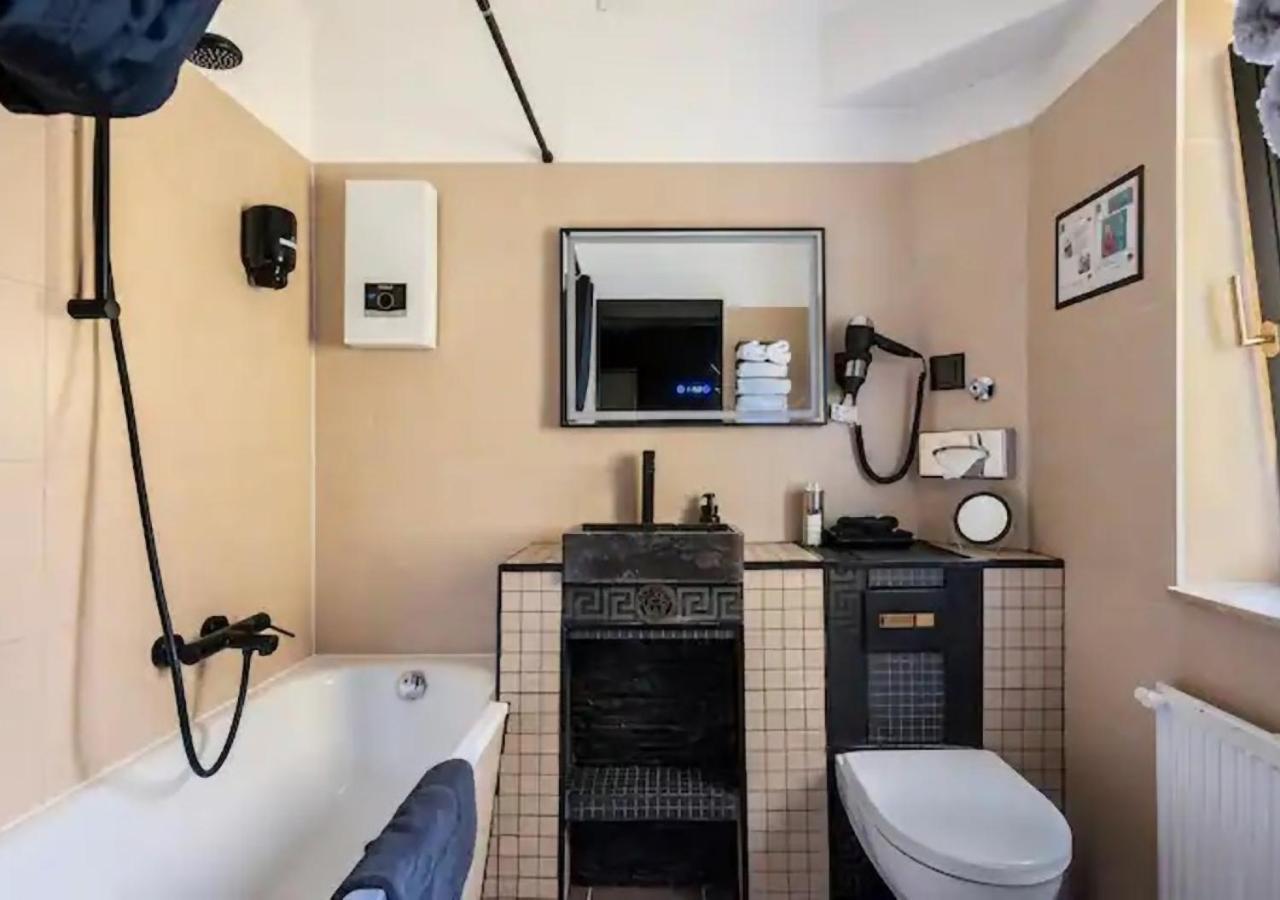 Miet-Kamp Ruhig, Zentral, Nahe Messe, Ausgefallenes Design 2 Schlafzimmer Berlín Exterior foto